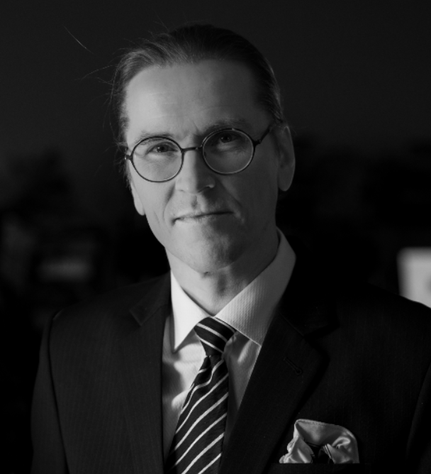 Mikko Hyppönen black and white profile